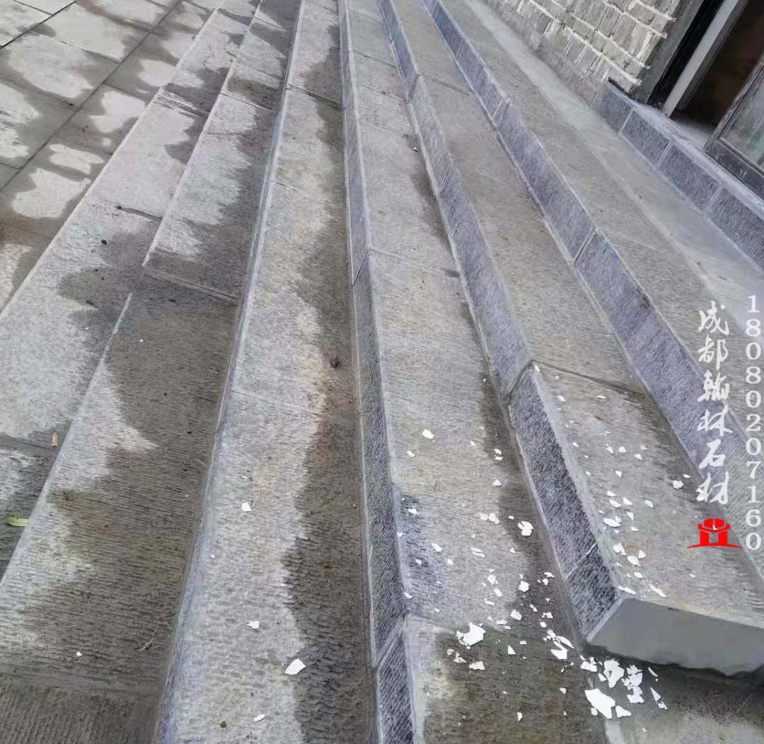 專(zhuān)業(yè)定制批發(fā)黑油光青石板手打鏨道梯步鋪裝效果 